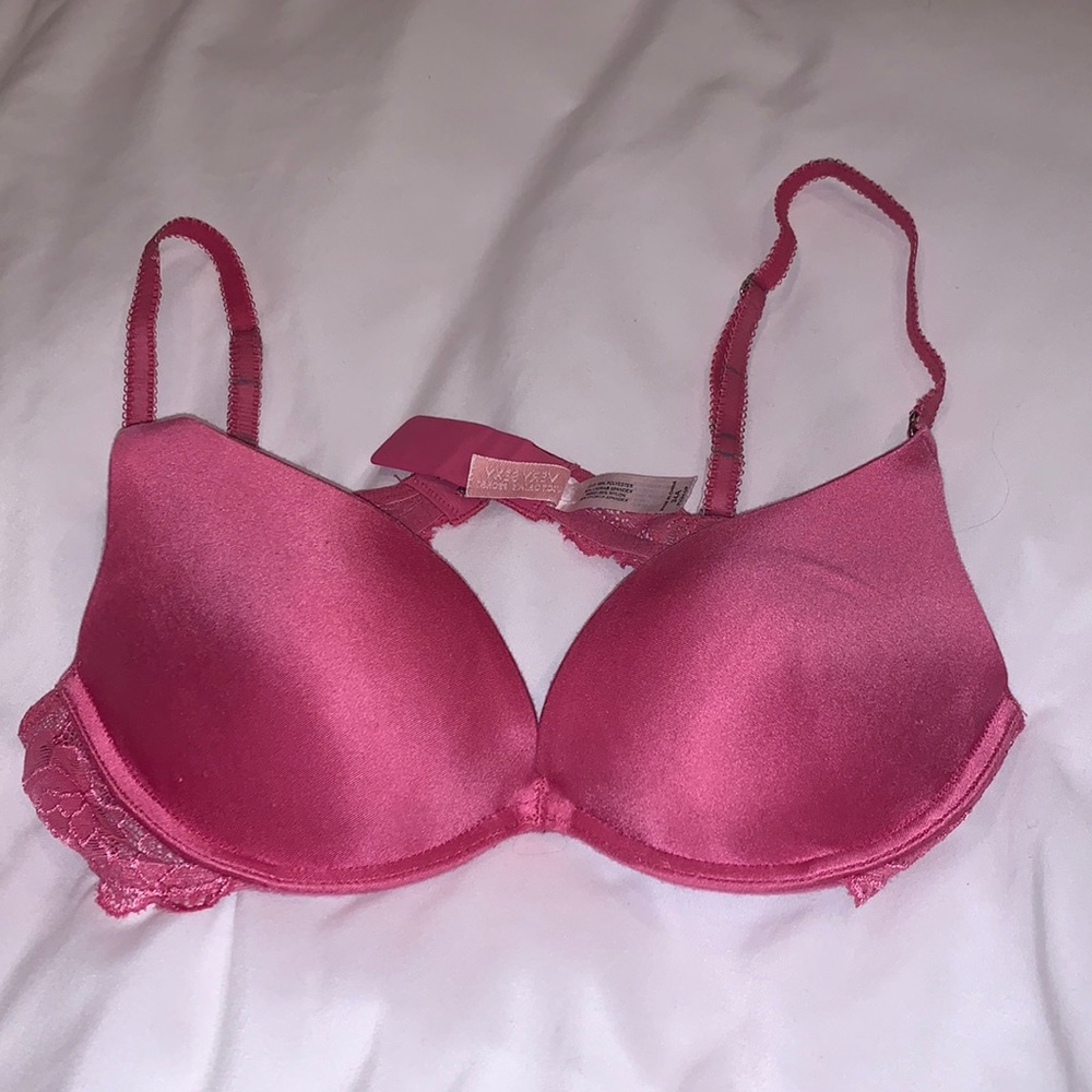 Victoria’s Secret very sexy fuchsia push up bra